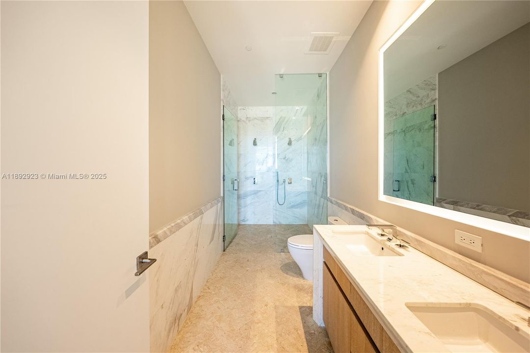 Active With Contract: $1,875,000 (2 beds, 2 baths, 1107 Square Feet)