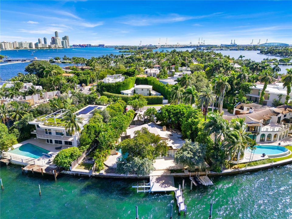 待售: $17,950,000 (0.30 acres)