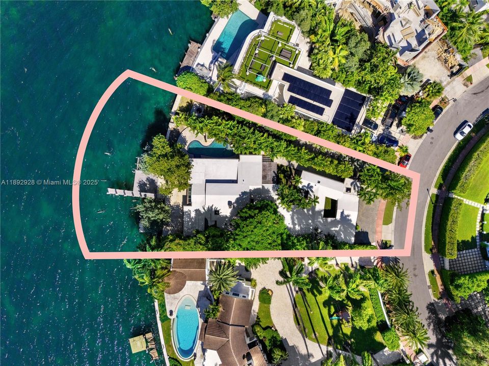 待售: $17,950,000 (0.30 acres)