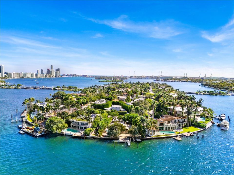 待售: $17,950,000 (0.30 acres)