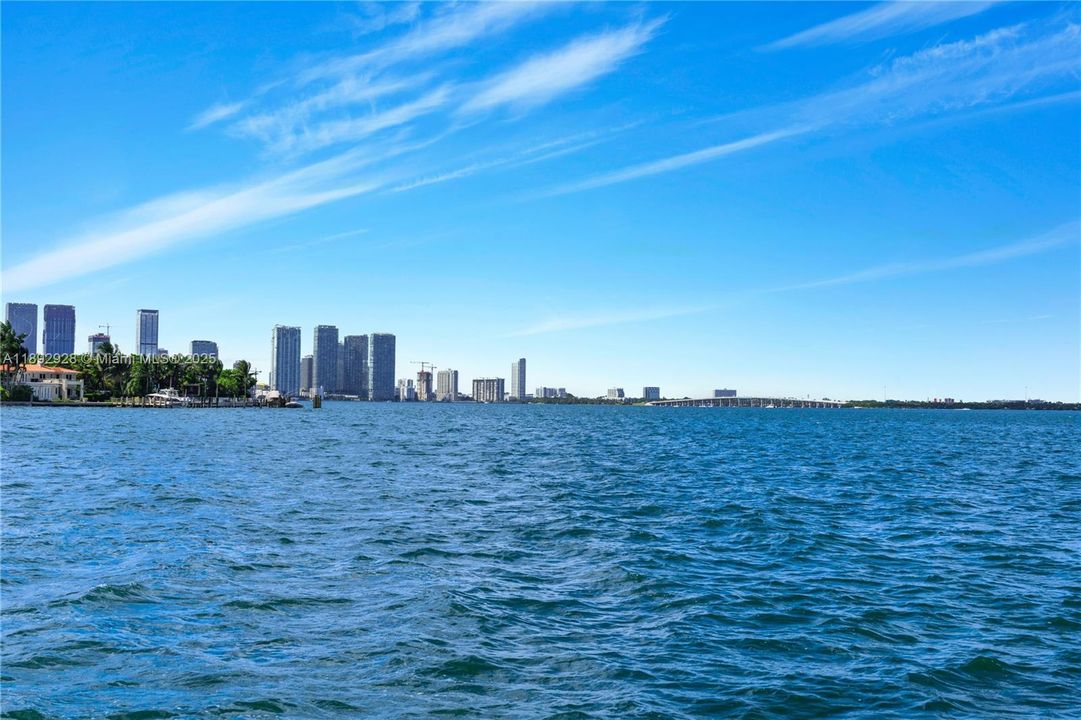 待售: $17,950,000 (0.30 acres)