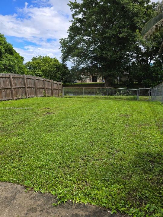 合同活跃: $3,400 (4 贝兹, 2 浴室, 1150 平方英尺)