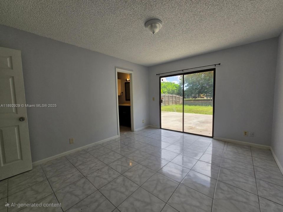 合同活跃: $3,400 (4 贝兹, 2 浴室, 1150 平方英尺)