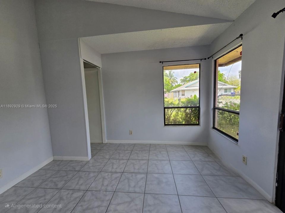 合同活跃: $3,400 (4 贝兹, 2 浴室, 1150 平方英尺)