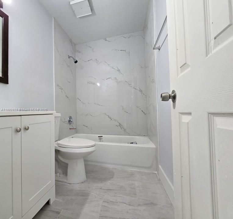 合同活跃: $3,400 (4 贝兹, 2 浴室, 1150 平方英尺)