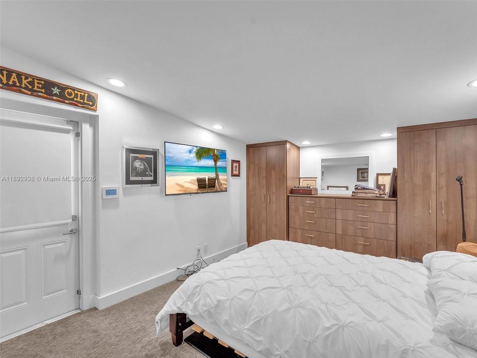 Recently Sold: $1,190,000 (4 beds, 3 baths, 1492 Square Feet)