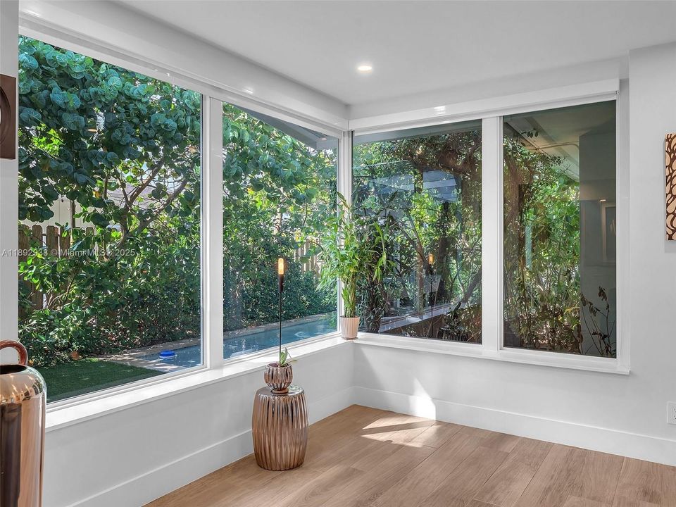 Recently Sold: $1,190,000 (4 beds, 3 baths, 1492 Square Feet)