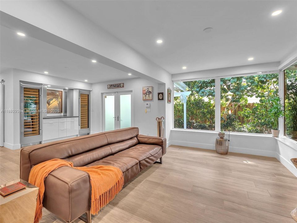 Recently Sold: $1,190,000 (4 beds, 3 baths, 1492 Square Feet)