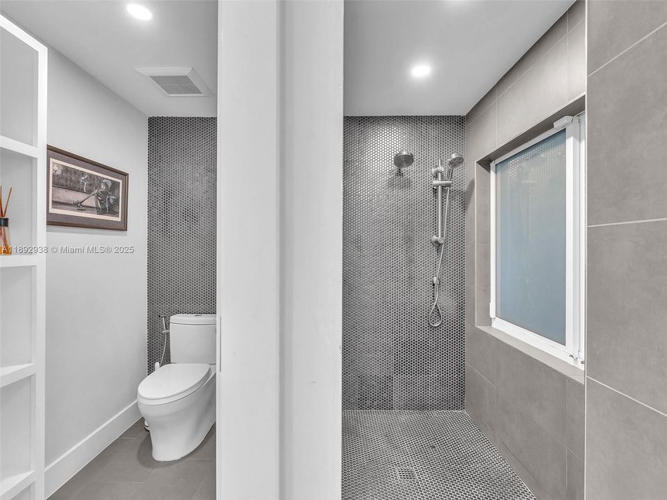 Recently Sold: $1,190,000 (4 beds, 3 baths, 1492 Square Feet)