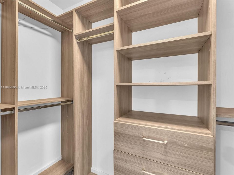 Recently Sold: $1,190,000 (4 beds, 3 baths, 1492 Square Feet)