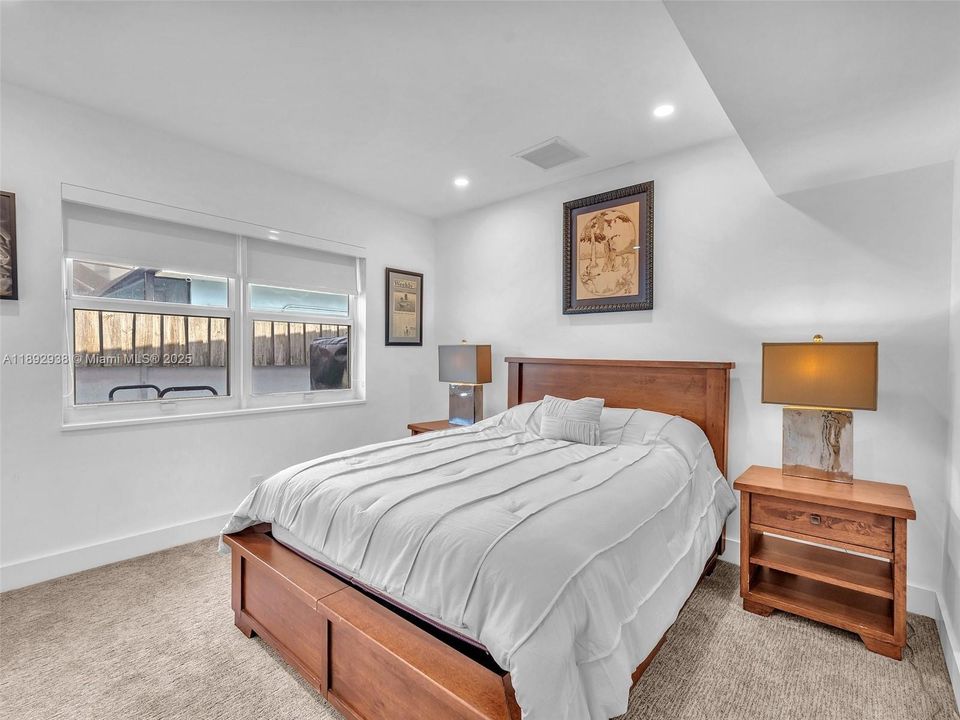 Recently Sold: $1,190,000 (4 beds, 3 baths, 1492 Square Feet)