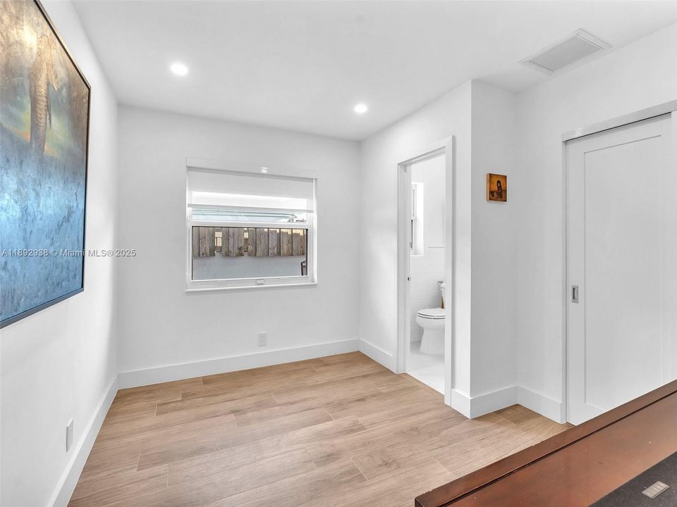 Recently Sold: $1,190,000 (4 beds, 3 baths, 1492 Square Feet)