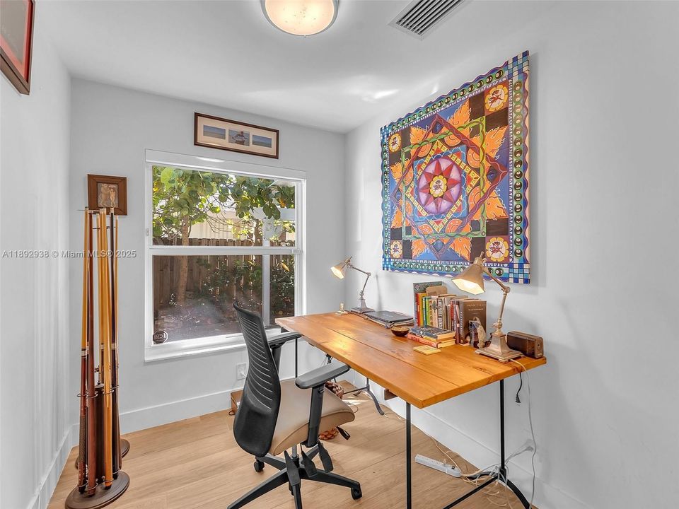 Recently Sold: $1,190,000 (4 beds, 3 baths, 1492 Square Feet)