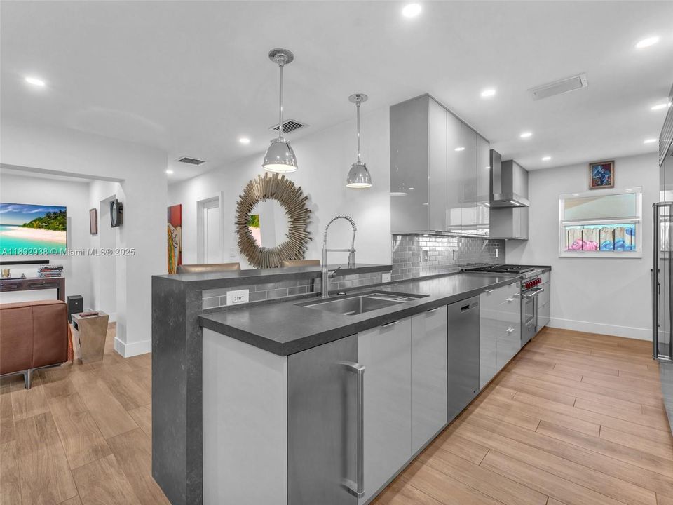 Recently Sold: $1,190,000 (4 beds, 3 baths, 1492 Square Feet)