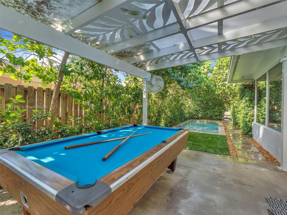 Recently Sold: $1,190,000 (4 beds, 3 baths, 1492 Square Feet)