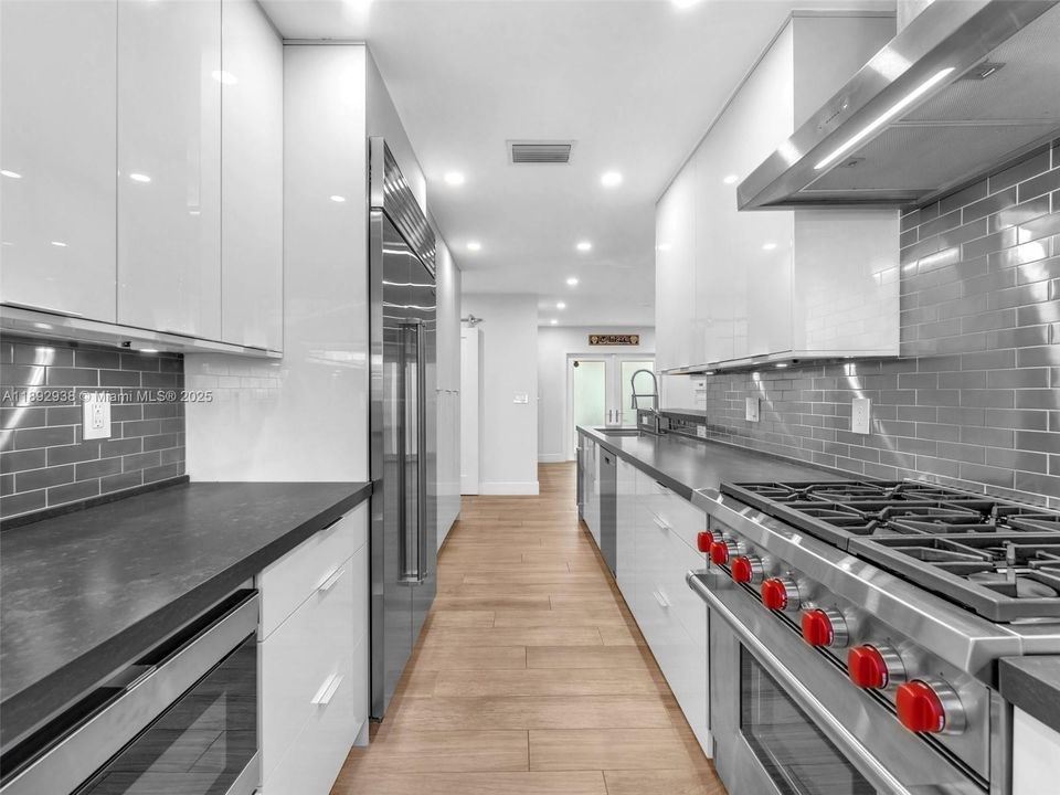 Recently Sold: $1,190,000 (4 beds, 3 baths, 1492 Square Feet)