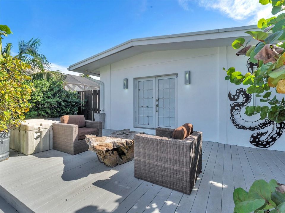 Recently Sold: $1,190,000 (4 beds, 3 baths, 1492 Square Feet)