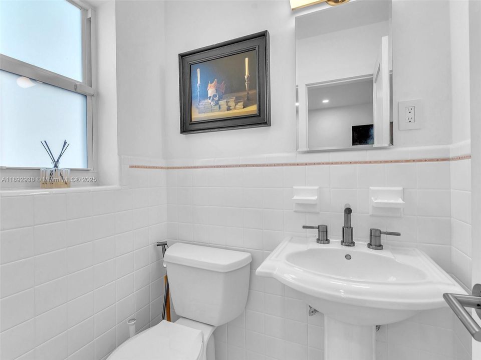 Recently Sold: $1,190,000 (4 beds, 3 baths, 1492 Square Feet)