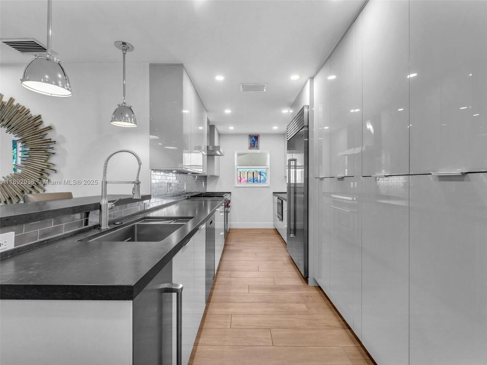 Recently Sold: $1,190,000 (4 beds, 3 baths, 1492 Square Feet)