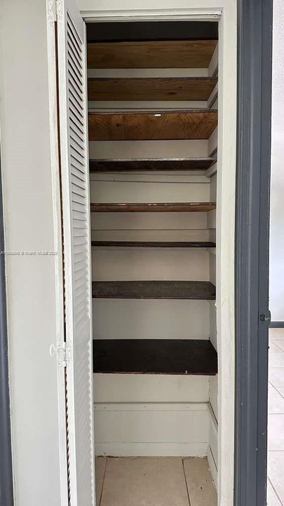 For Rent: $1,700 (2 beds, 1 baths, 828 Square Feet)