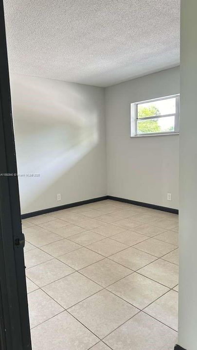For Rent: $1,700 (2 beds, 1 baths, 828 Square Feet)