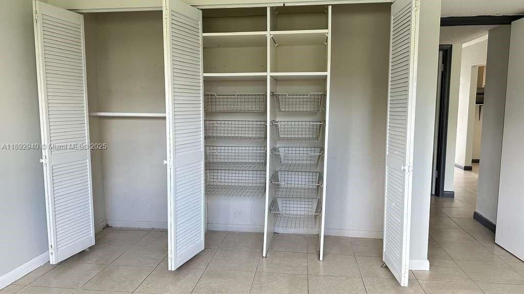 For Rent: $1,700 (2 beds, 1 baths, 828 Square Feet)