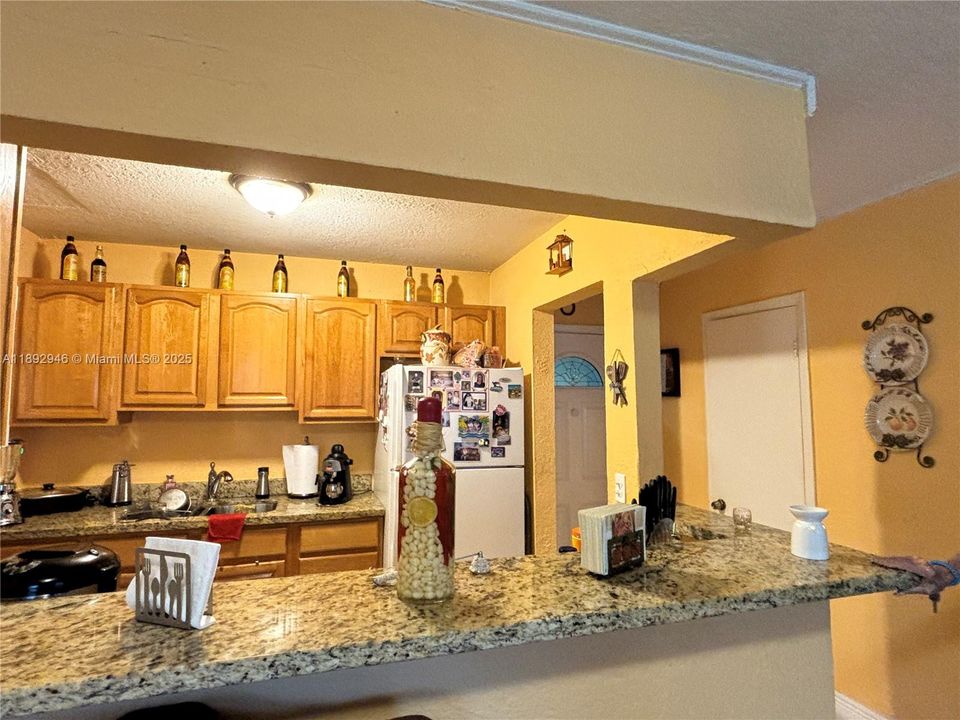 待售: $235,000 (2 贝兹, 1 浴室, 1060 平方英尺)