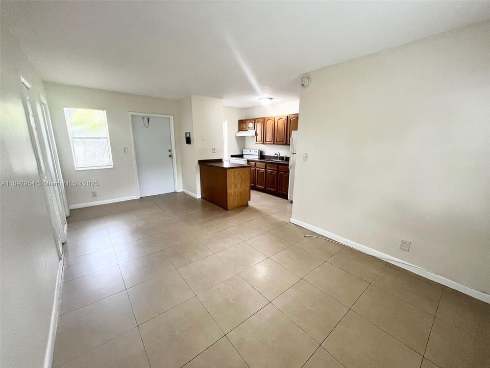 最近租的: $1,250 (0 贝兹, 1 浴室, 5935 平方英尺)