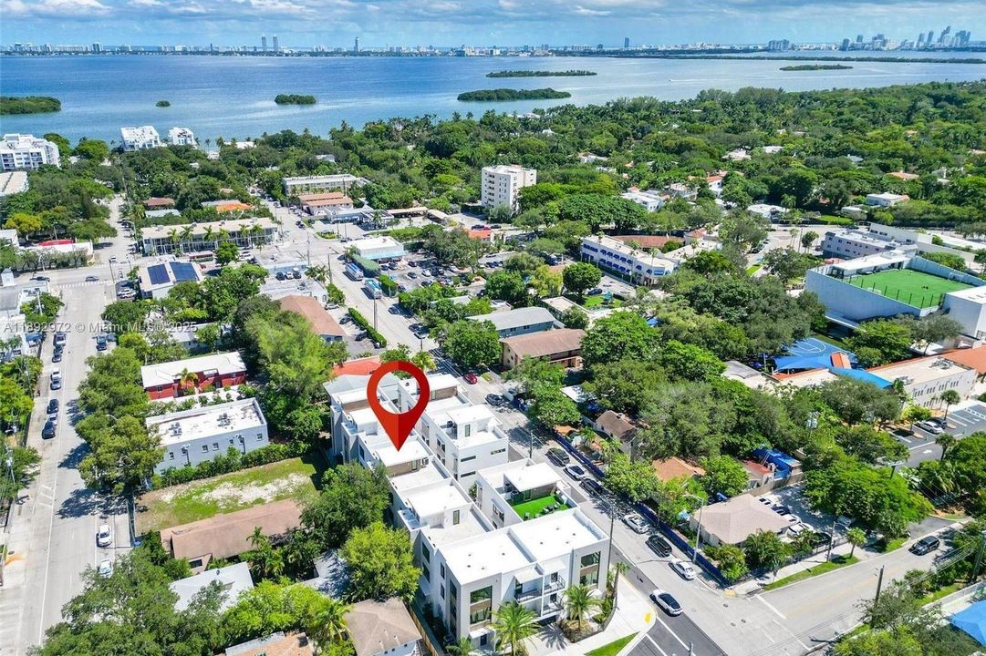 JUST A SHORT FEW BLOCKS WALK TO BISCAYNE BAY! 15 MINUTES TO THE BEACH!!