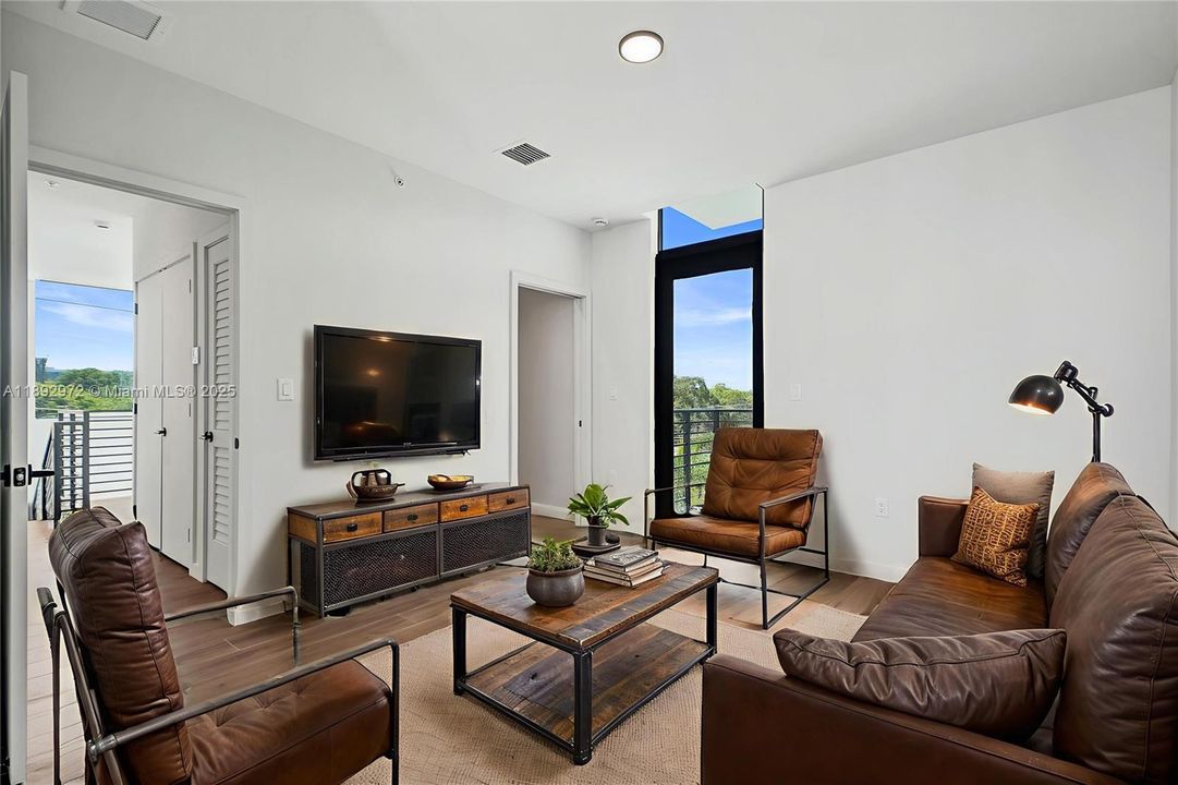 3RD BEDROOM OR POSSIBLE ADDITIONAL LIVING SPACE!