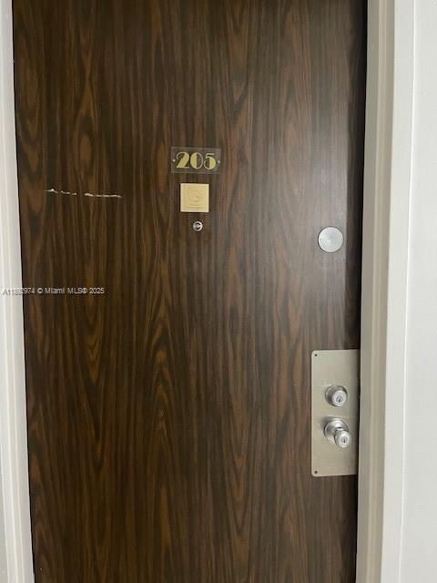 合同活跃: $1,400 (0 贝兹, 1 浴室, 385 平方英尺)