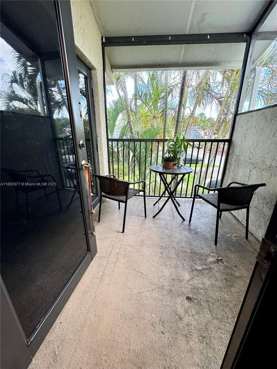 Active With Contract: $2,099 (1 beds, 1 baths, 832 Square Feet)