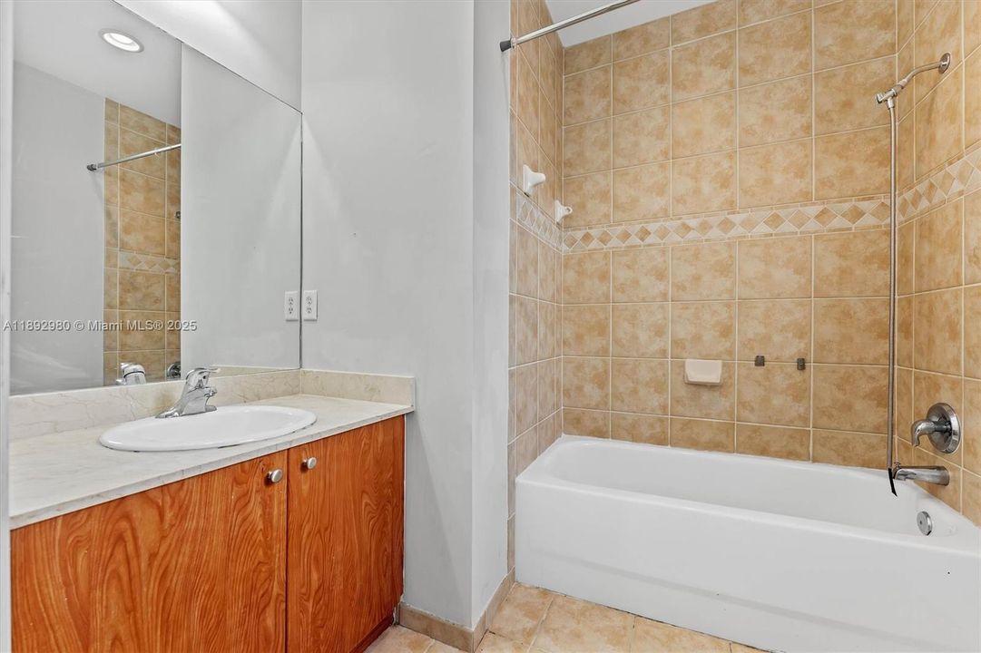 For Sale: $525,000 (3 beds, 3 baths, 1854 Square Feet)