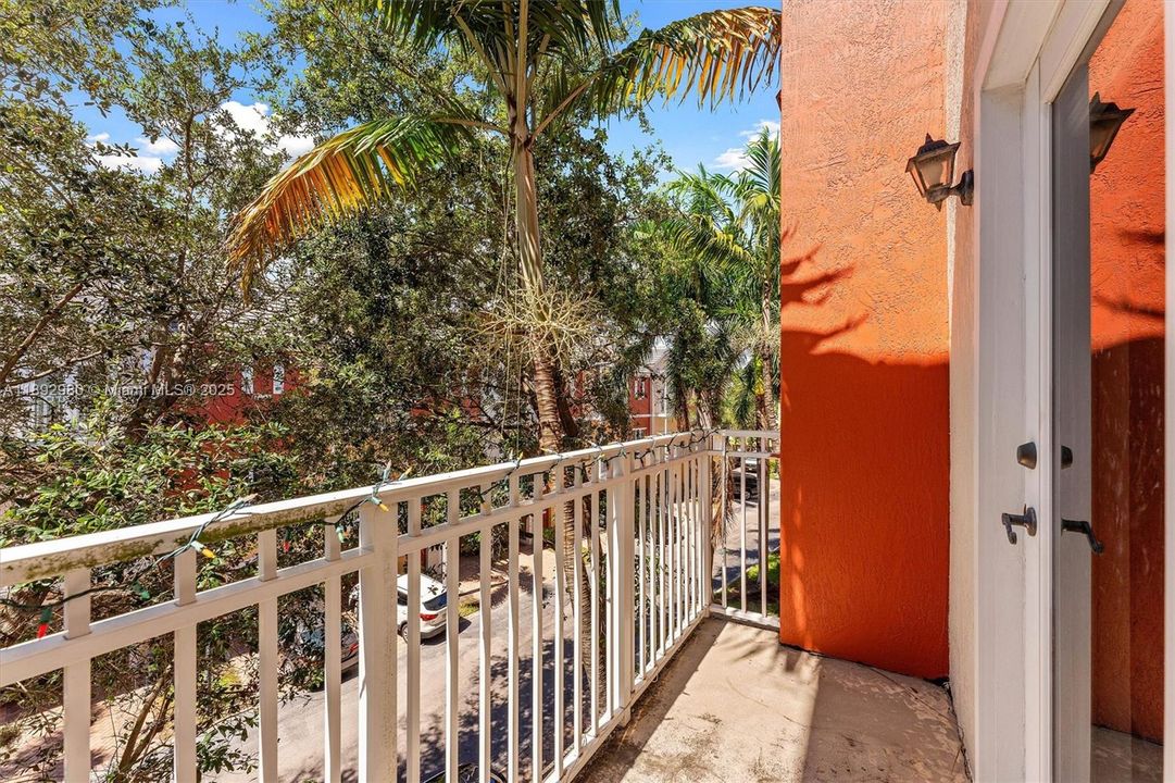 For Sale: $525,000 (3 beds, 3 baths, 1854 Square Feet)