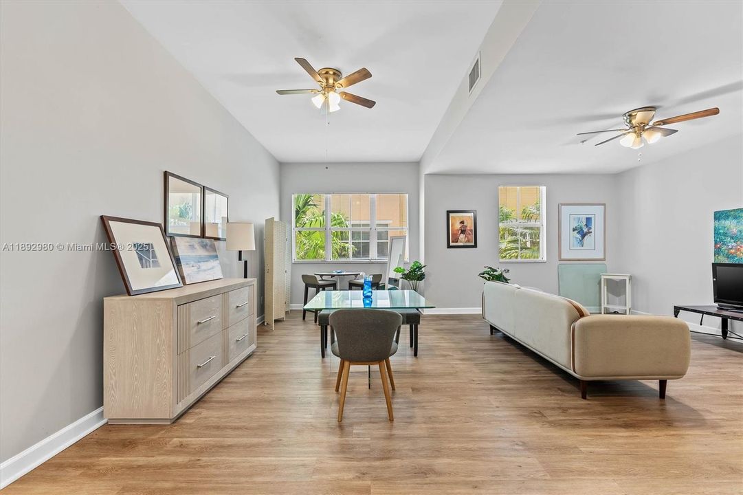 For Sale: $525,000 (3 beds, 3 baths, 1854 Square Feet)