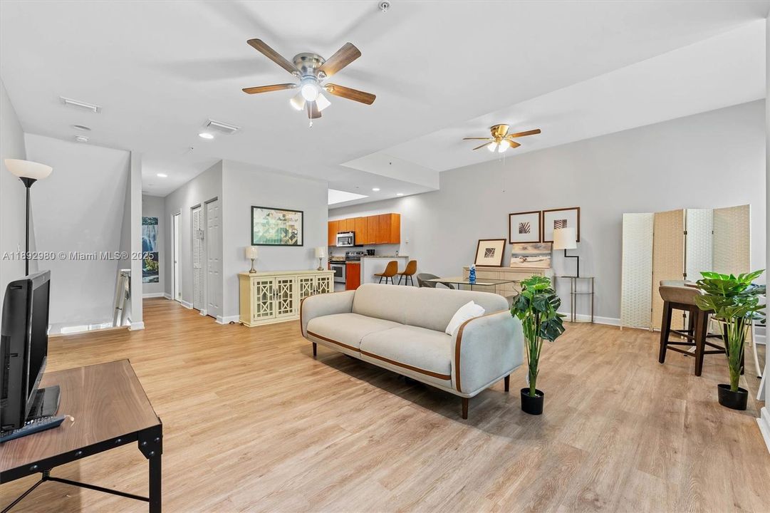 For Sale: $525,000 (3 beds, 3 baths, 1854 Square Feet)