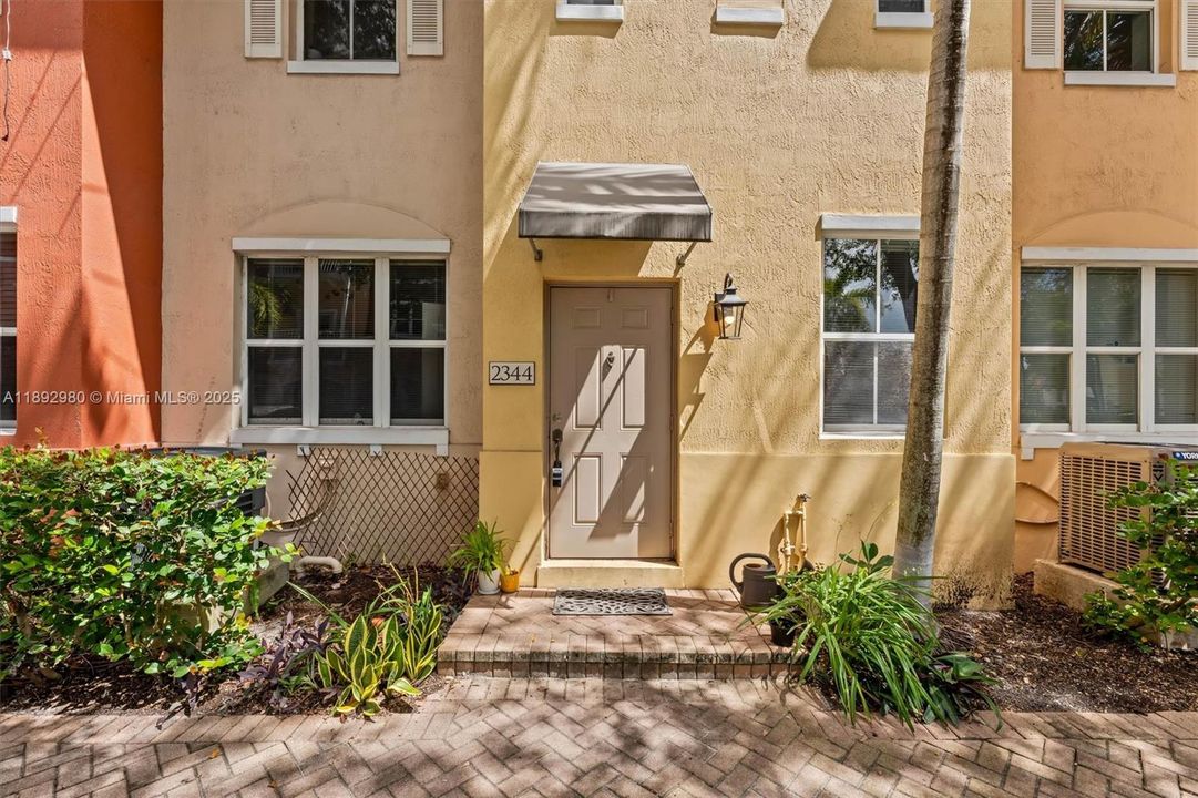 For Sale: $525,000 (3 beds, 3 baths, 1854 Square Feet)