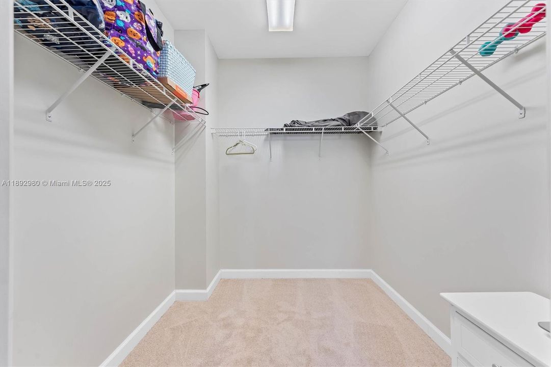 For Sale: $525,000 (3 beds, 3 baths, 1854 Square Feet)