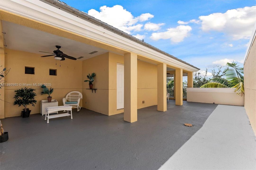 For Sale: $525,000 (3 beds, 3 baths, 1854 Square Feet)