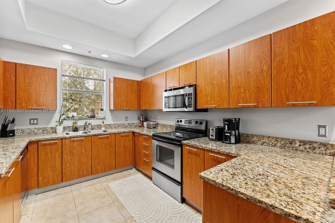 For Sale: $525,000 (3 beds, 3 baths, 1854 Square Feet)