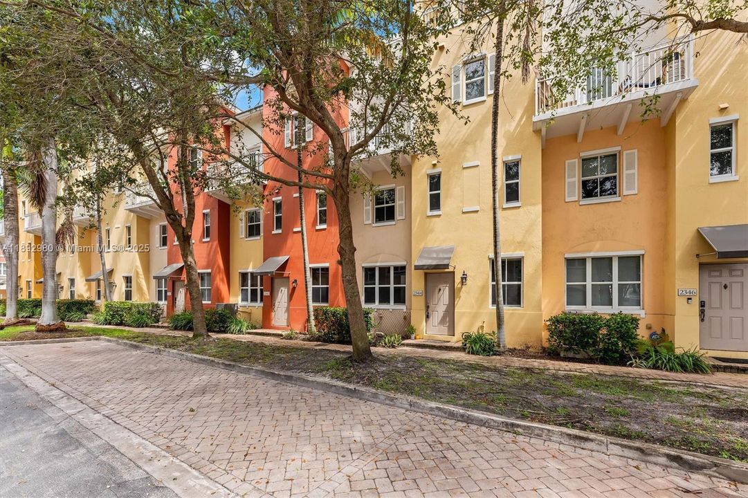 For Sale: $525,000 (3 beds, 3 baths, 1854 Square Feet)