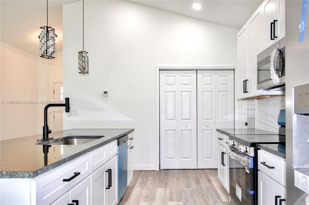 For Sale: $304,990 (3 beds, 2 baths, 1340 Square Feet)