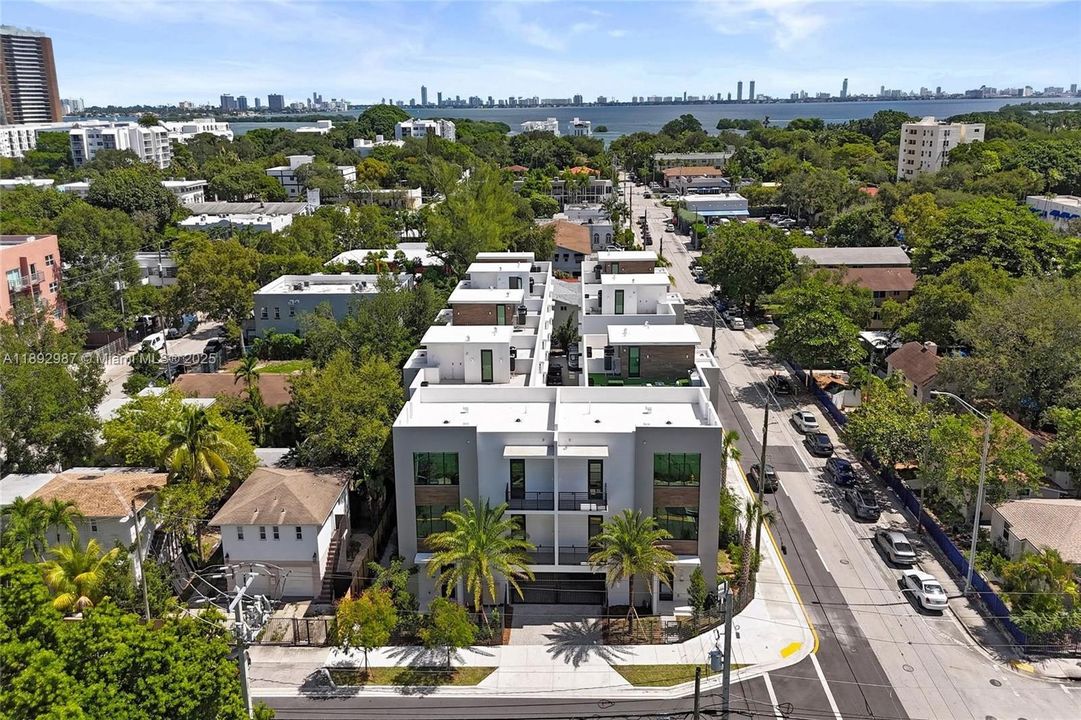 JUST A SHORT FEW BLOCKS WALK TO BISCAYNE BAY! 15 MINUTES TO THE BEACH!!