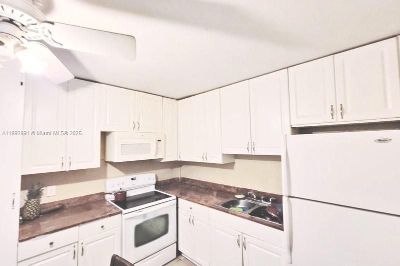 На продажу: $139,999 (2 спален, 1 ванн, 733 Квадратных фут)