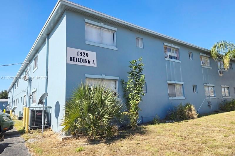 На продажу: $139,999 (2 спален, 1 ванн, 733 Квадратных фут)