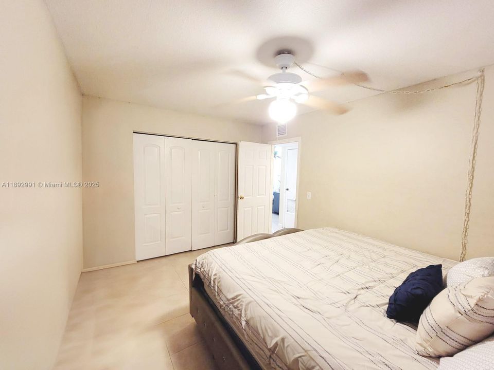 На продажу: $139,999 (2 спален, 1 ванн, 733 Квадратных фут)