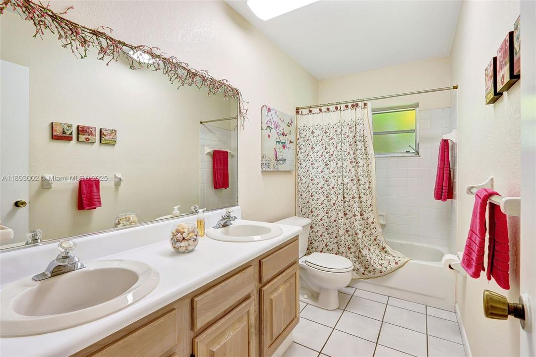 En Venta: $999,999 (4 camas, 2 baños, 1602 Pies cuadrados)