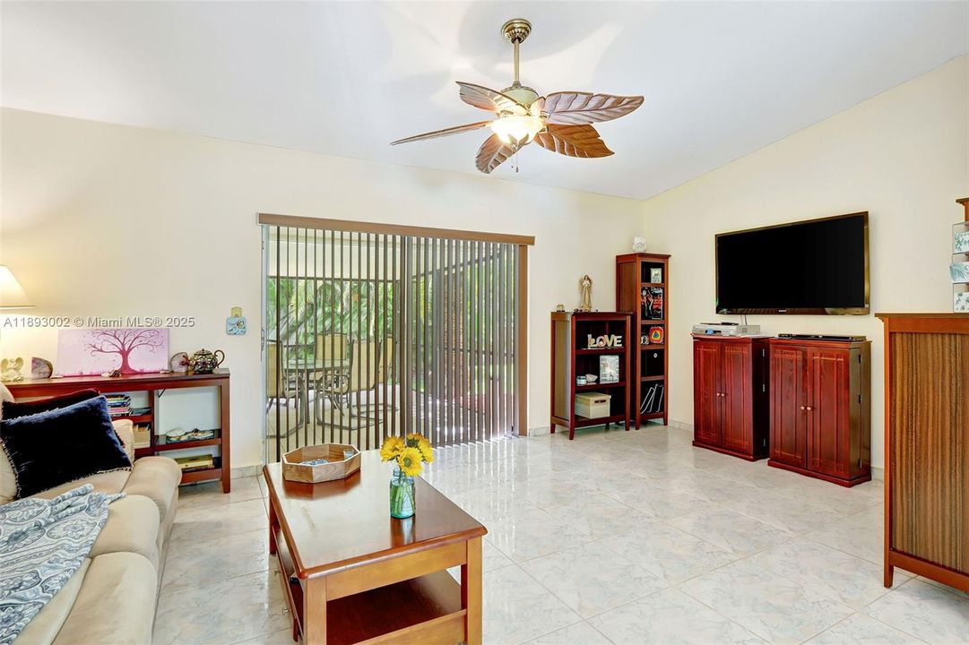 En Venta: $999,999 (4 camas, 2 baños, 1602 Pies cuadrados)