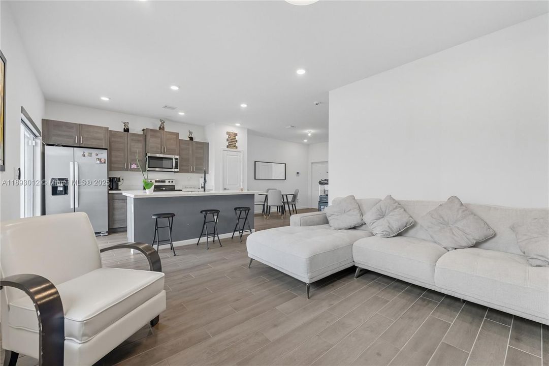 На продажу: $435,000 (3 спален, 2 ванн, 1628 Квадратных фут)