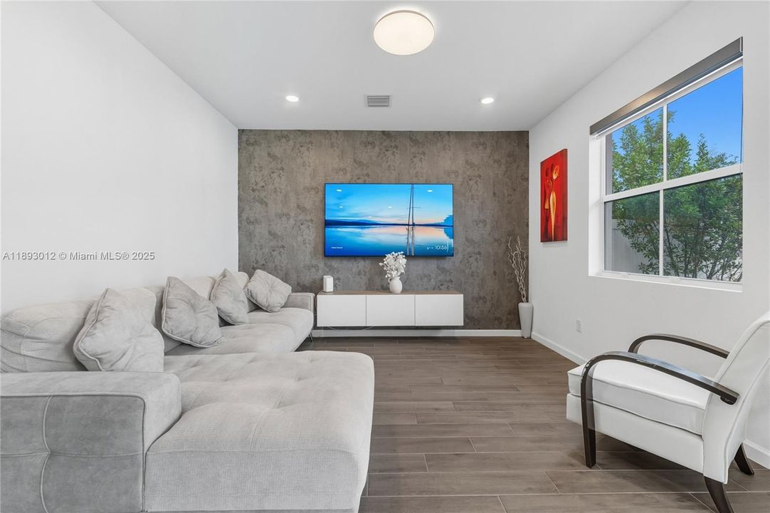 На продажу: $435,000 (3 спален, 2 ванн, 1628 Квадратных фут)